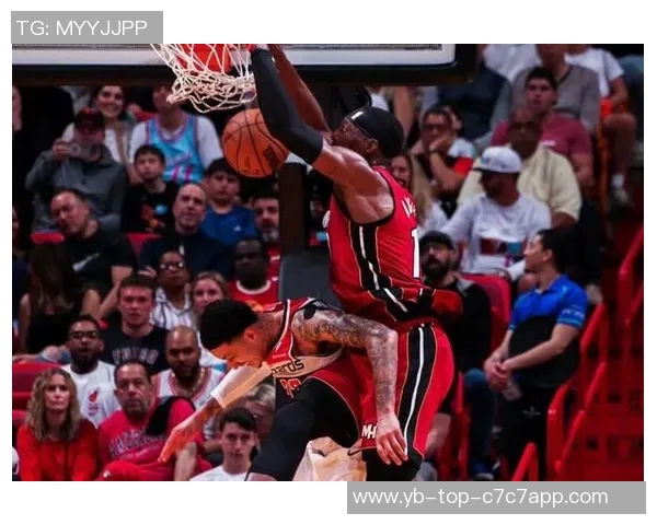 库兹马半场表现出色7投4中贡献11分2篮板2助攻展现强大实力